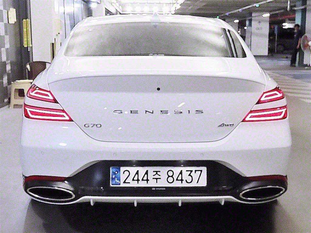 Genesis G70 - Vista 5