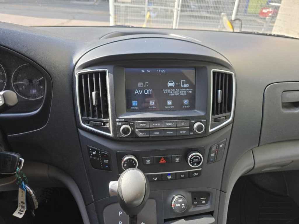 HYUNDAI Starex - Vista 2