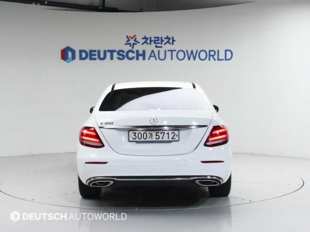 Mercedes Benz E class - Vista 4