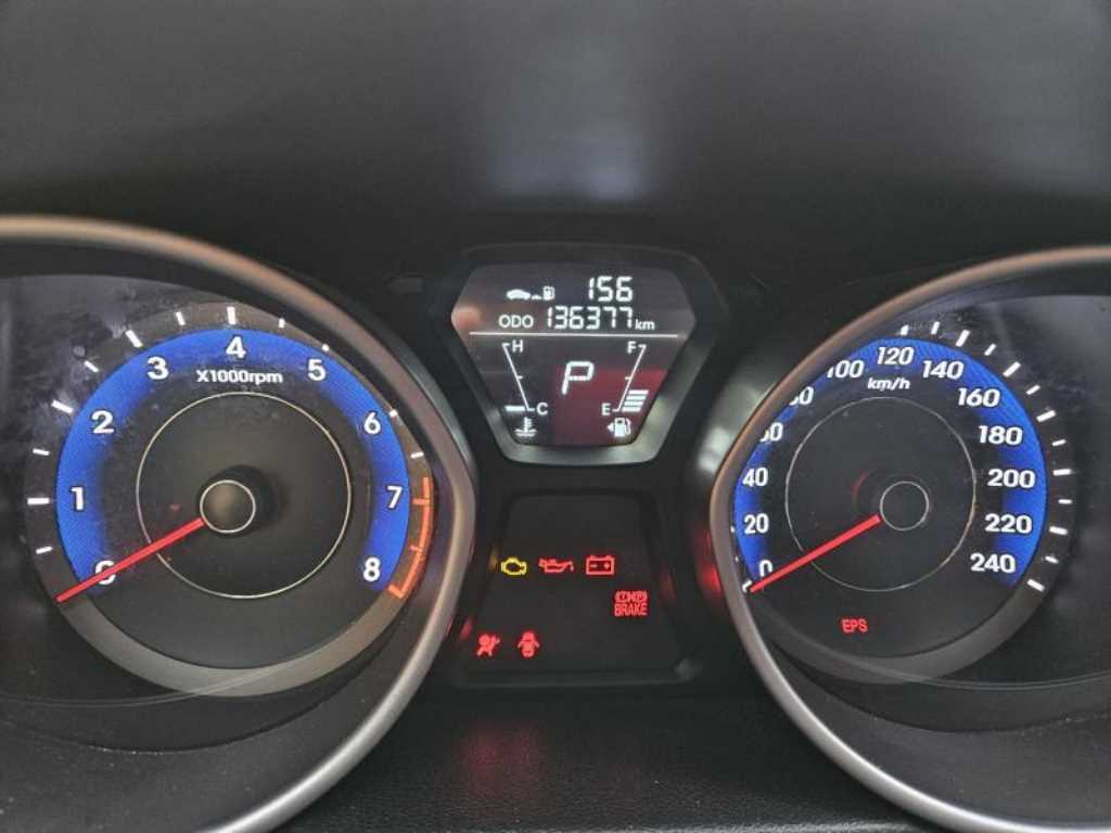 HYUNDAI Avante - Vista 5