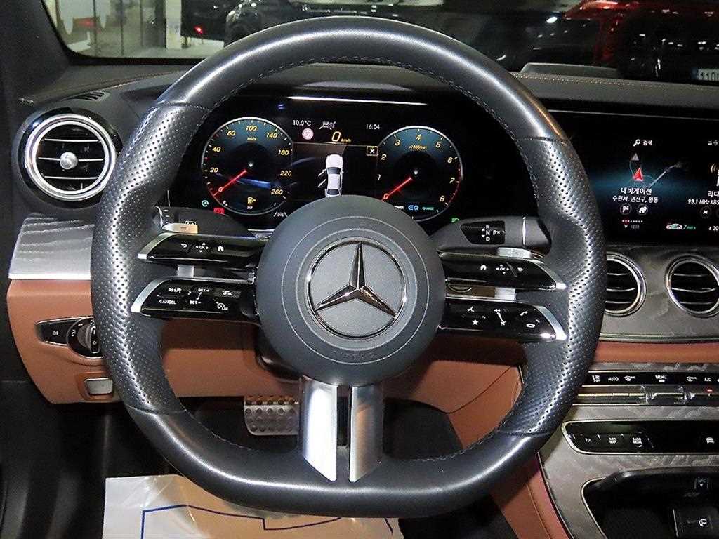 Mercedes Benz E class - Vista 8