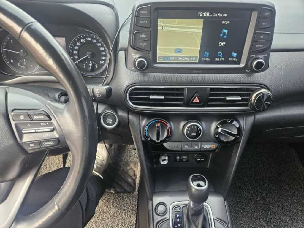 HYUNDAI Kona - Vista 7