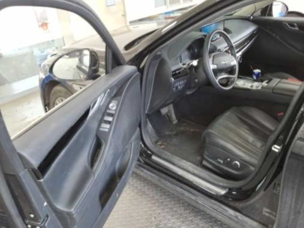 Genesis G80 - Vista 8