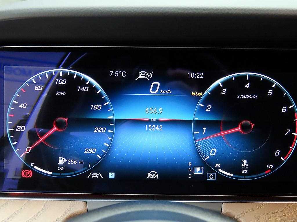 Mercedes Benz E class - Vista 8