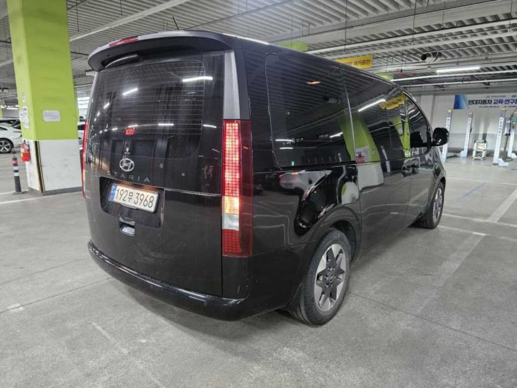 HYUNDAI Staria - Vista 4
