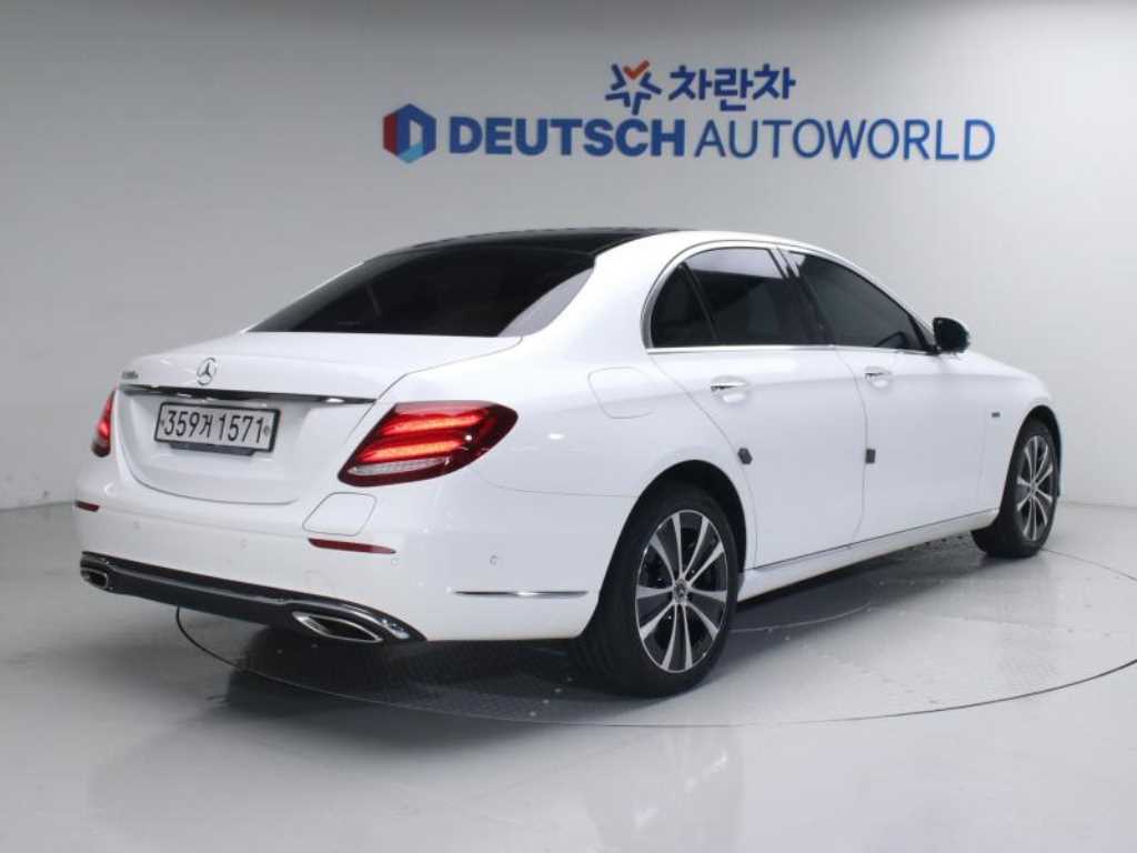 Mercedes Benz E class - Vista 2