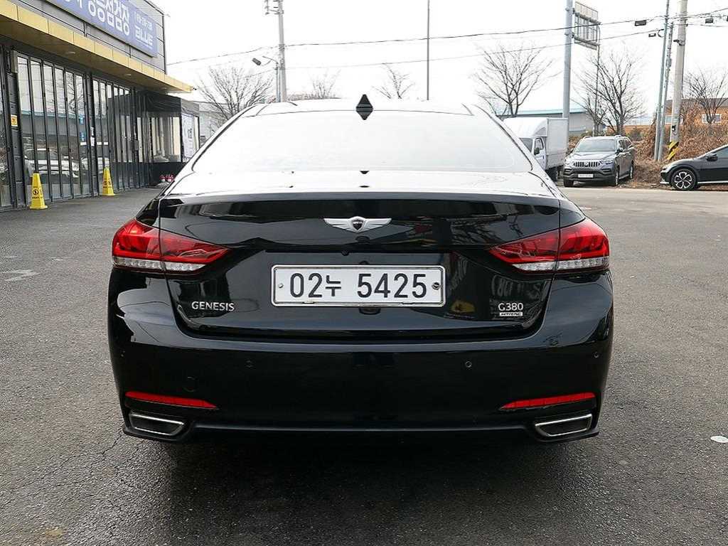 HYUNDAI Genesis - Vista 4