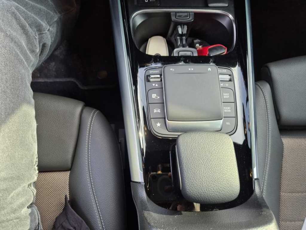 Mercedes Benz EQA - Vista 10