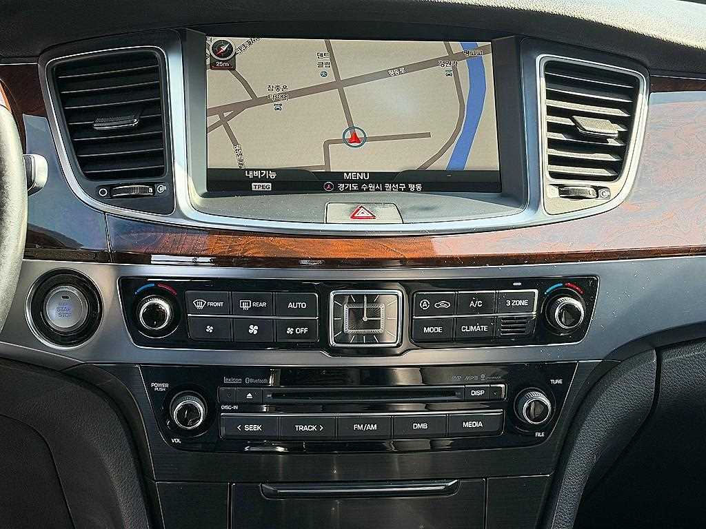 HYUNDAI Equus - Vista 10