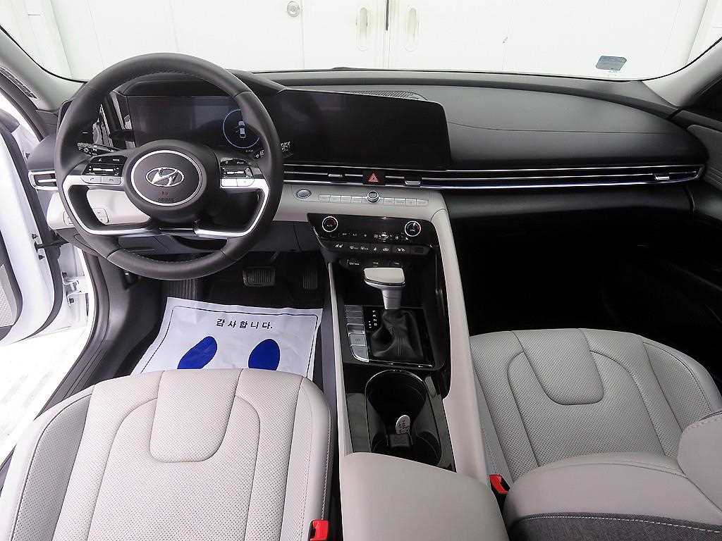 HYUNDAI Avante - Vista 8