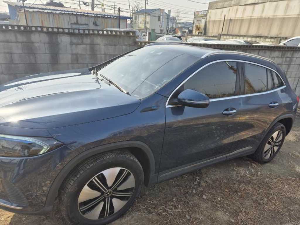 Mercedes Benz EQA - Vista 2