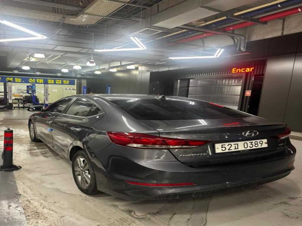 HYUNDAI Avante - Vista 5