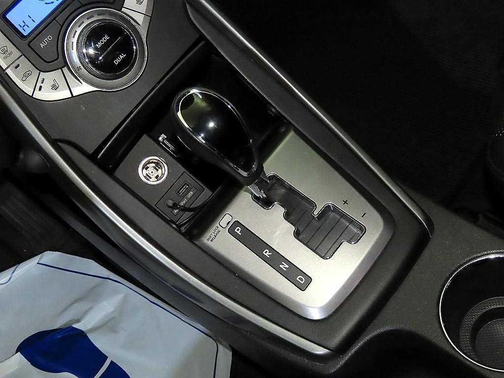 HYUNDAI Avante - Vista 12