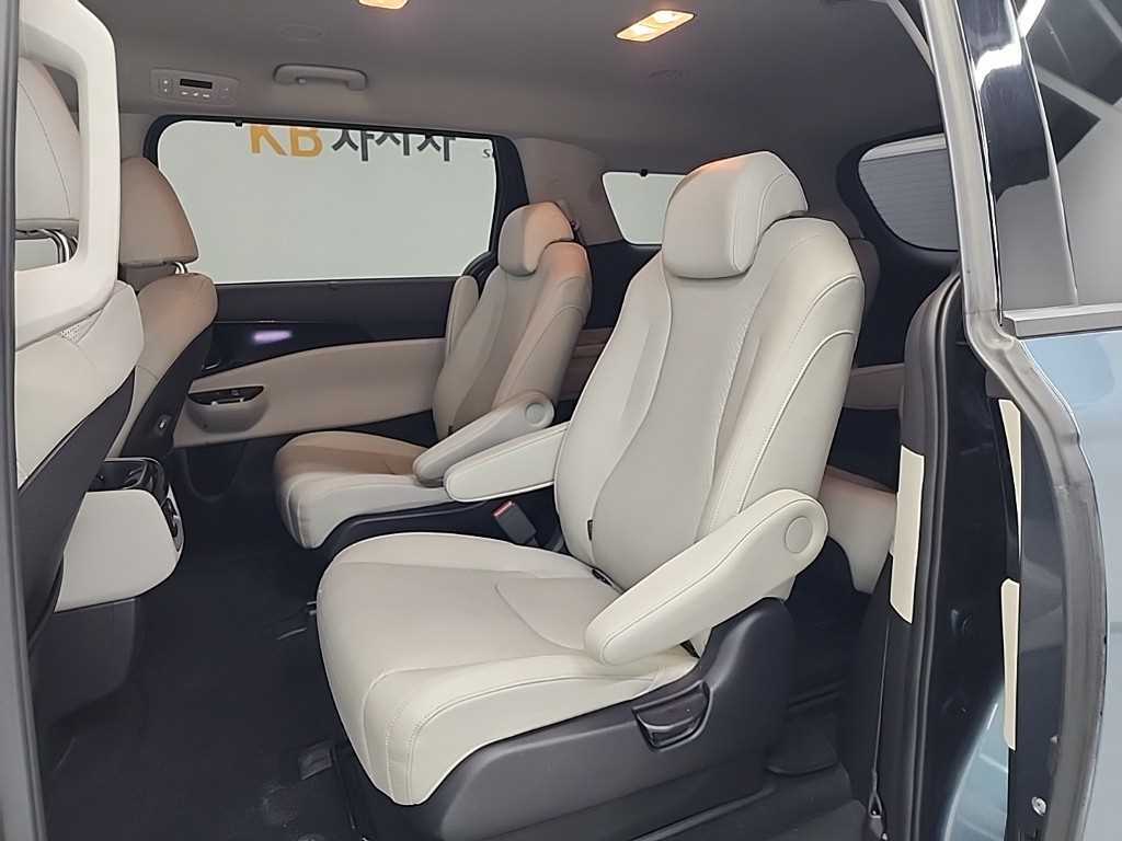 KIA Carnival - Vista 12