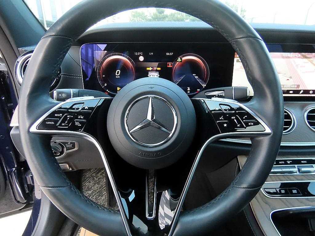 Mercedes Benz E class - Vista 8