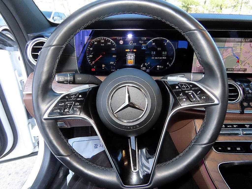 Mercedes Benz E class - Vista 8