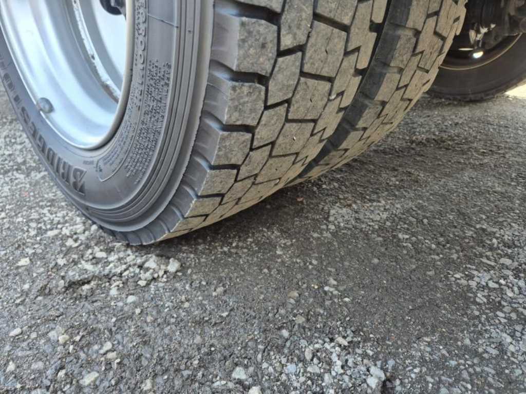 medium and large cargo truck - Vista 12