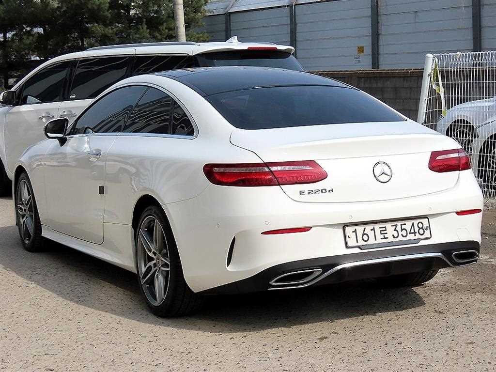 Mercedes Benz E class - Vista 3