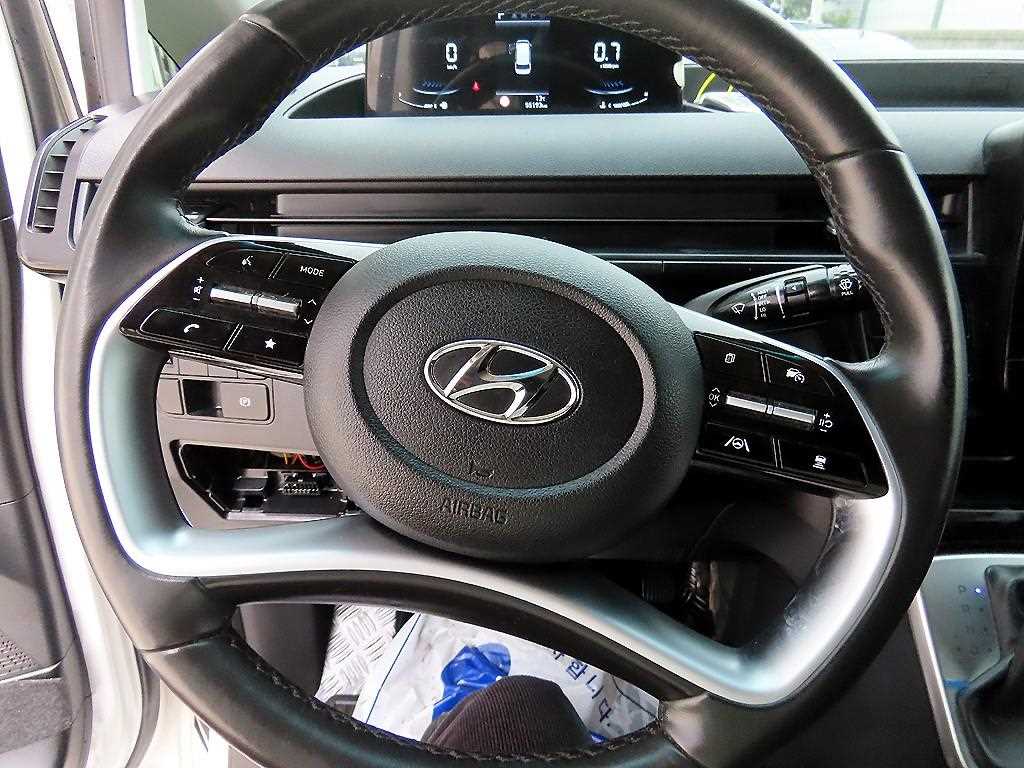 HYUNDAI Staria - Vista 8