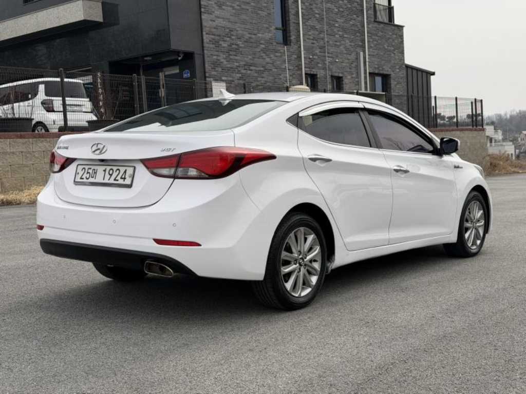 HYUNDAI Avante - Vista 4