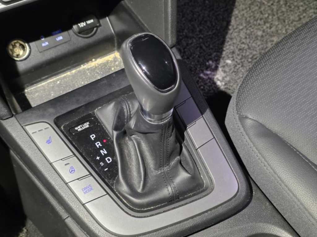 HYUNDAI Avante - Vista 10