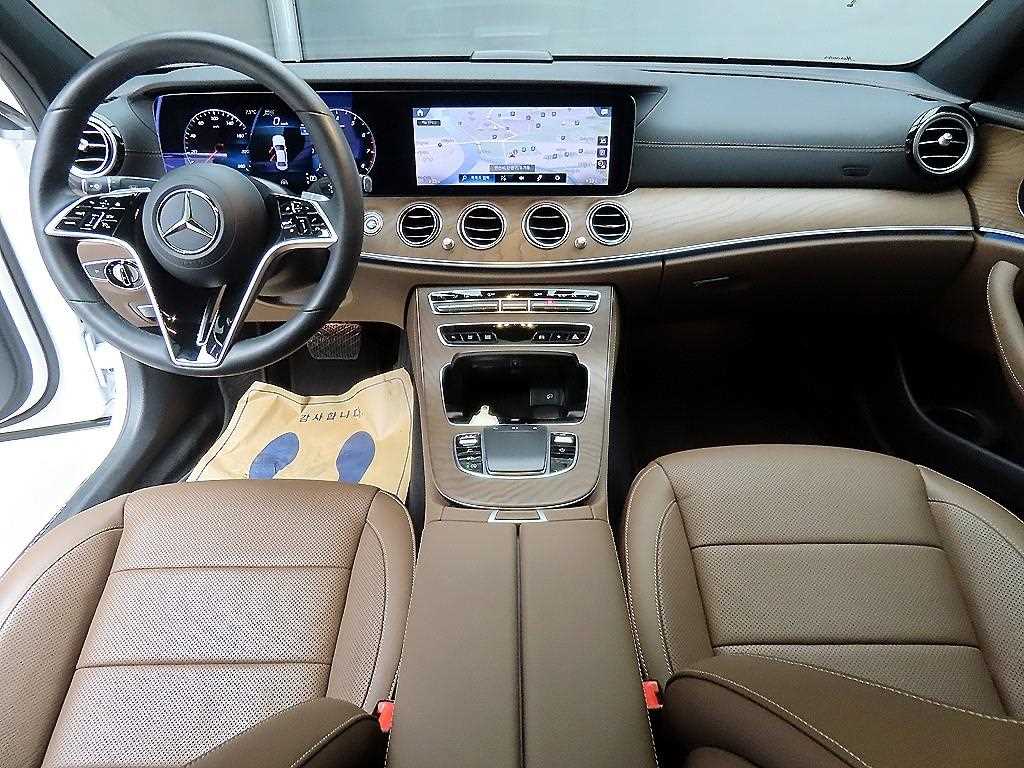 Mercedes Benz E class - Vista 7