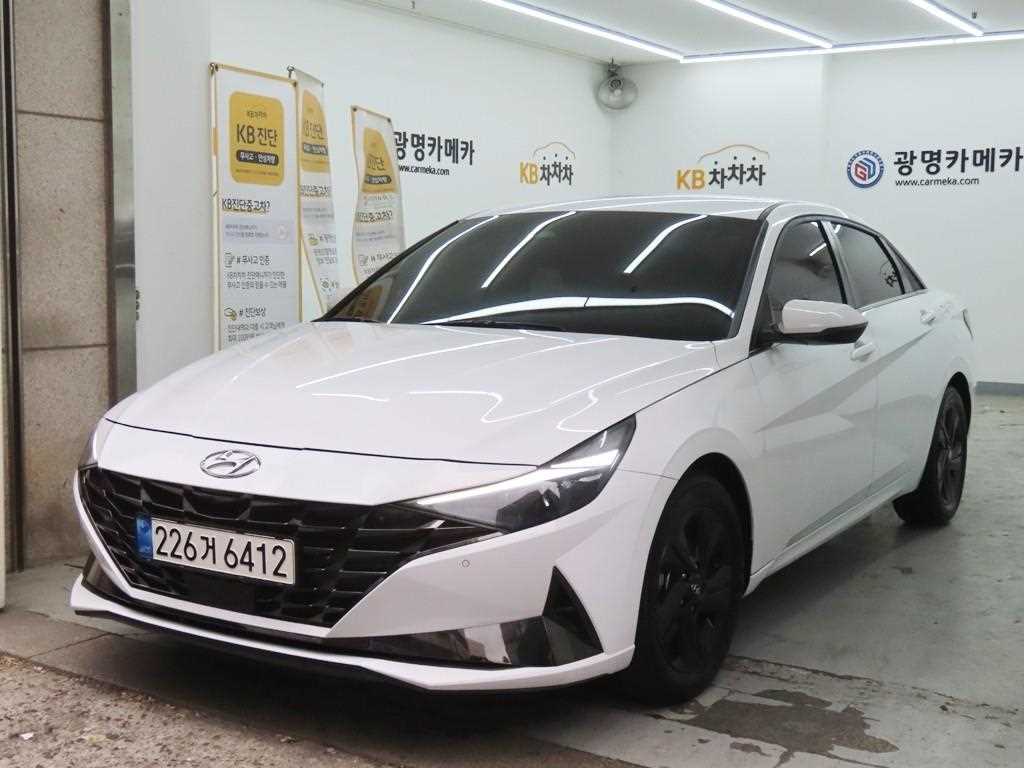 HYUNDAI Avante - Vista 2