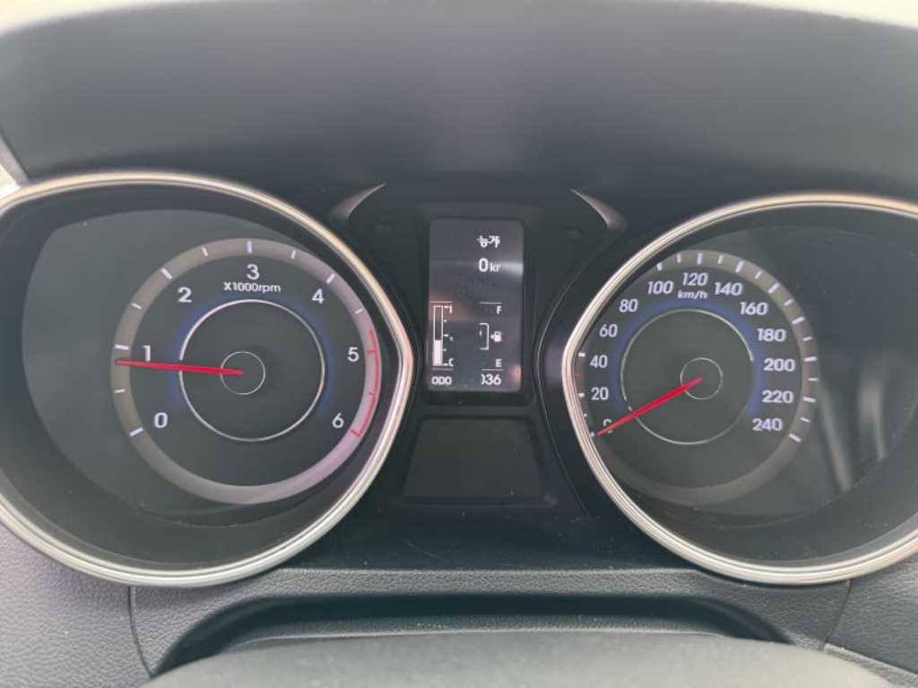 HYUNDAI Avante - Vista 11