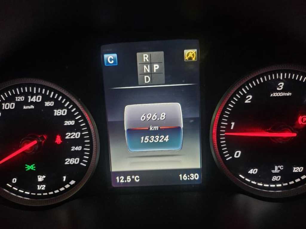 Mercedes Benz GLC Class - Vista 5