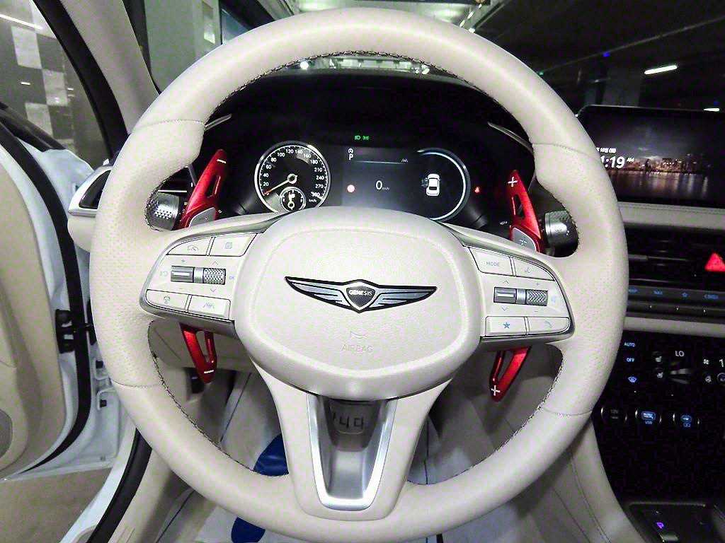 Genesis G70 - Vista 8