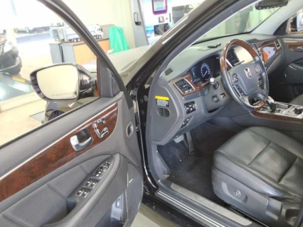 HYUNDAI Equus - Vista 7