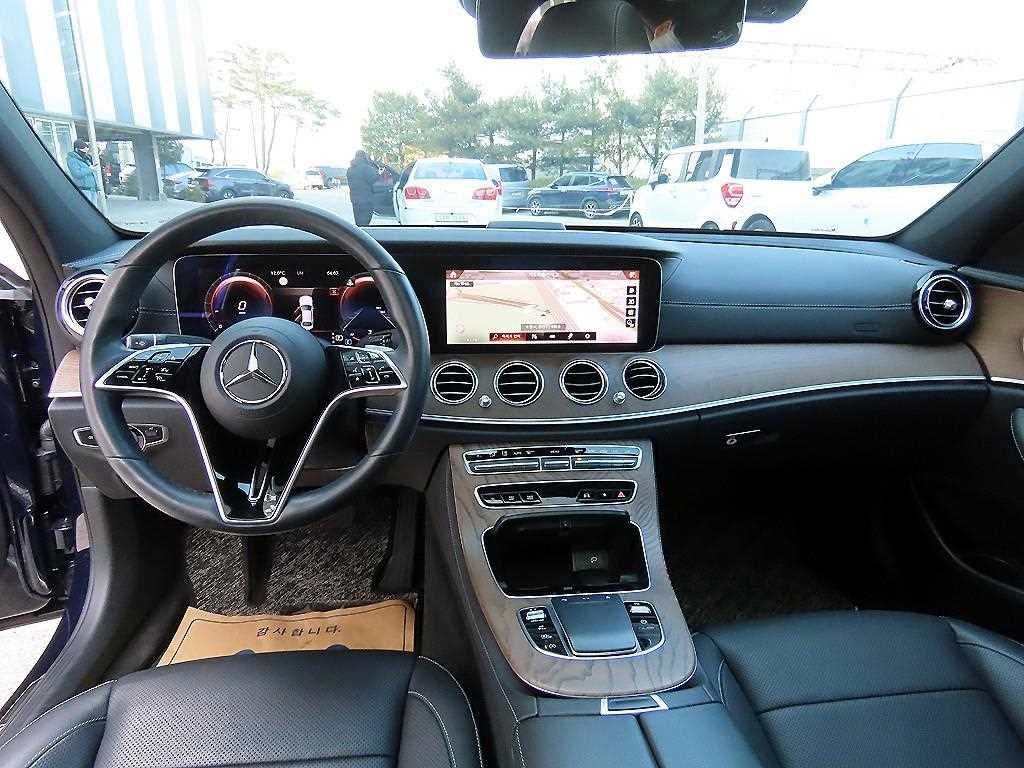 Mercedes Benz E class - Vista 7