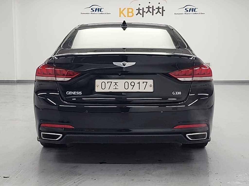 HYUNDAI Genesis - Vista 3