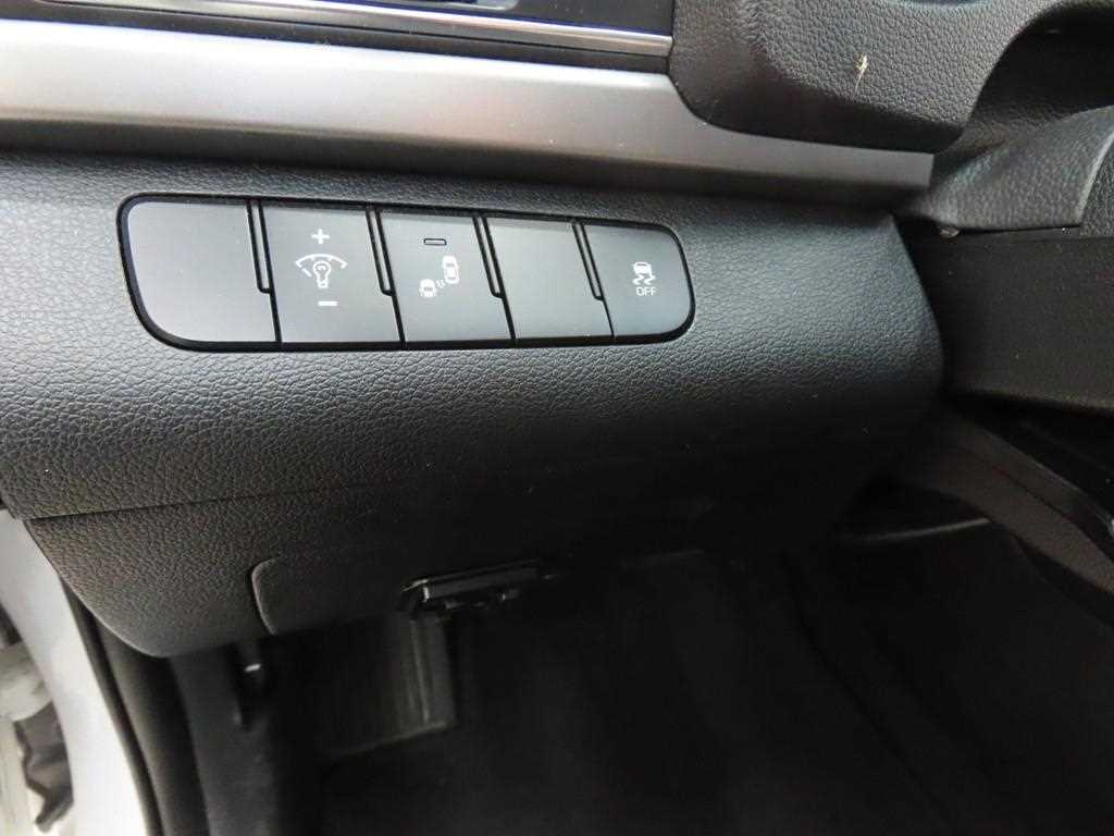 HYUNDAI Avante - Vista 10