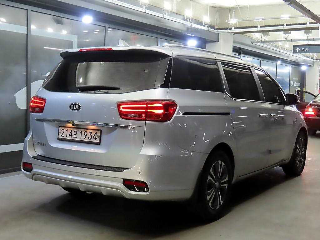KIA Carnival - Vista 4