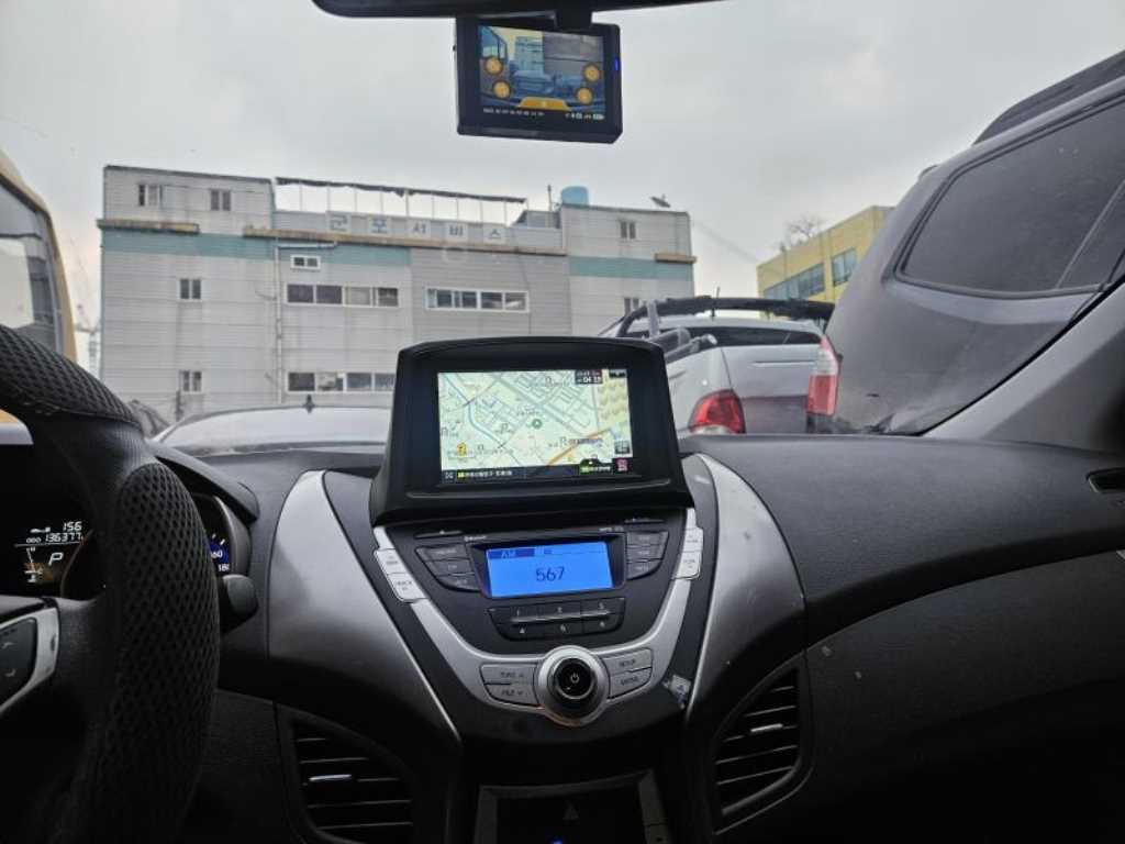 HYUNDAI Avante - Vista 7