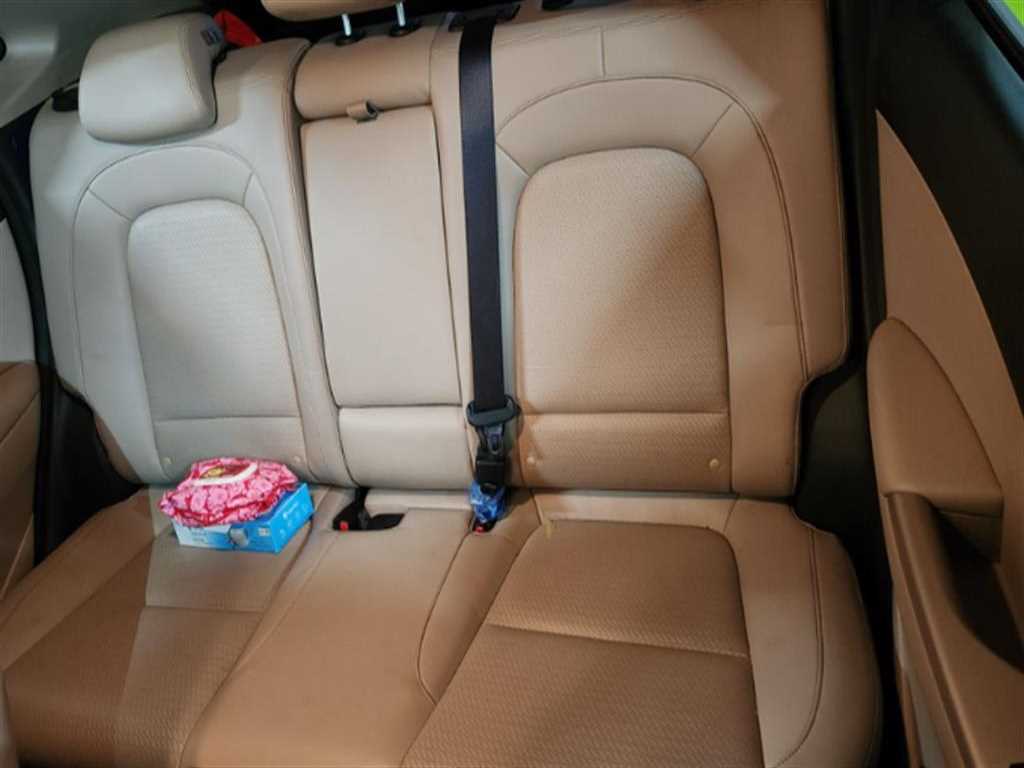 HYUNDAI Kona - Vista 7