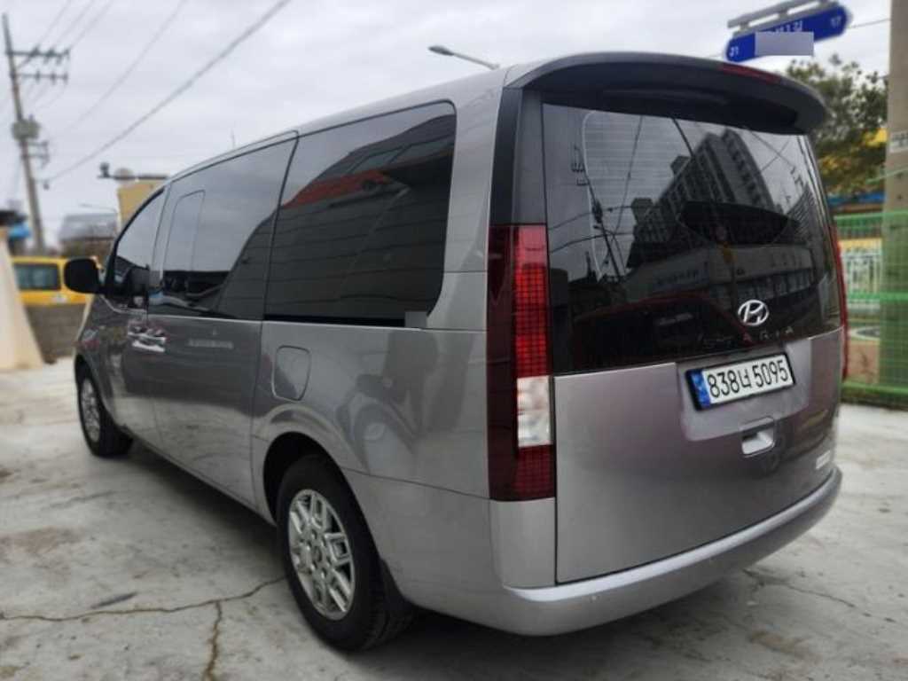 HYUNDAI Staria - Vista 2