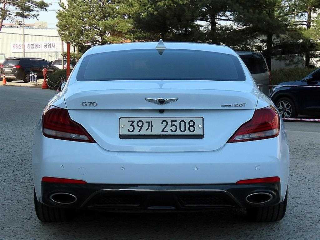 Genesis G70 - Vista 4