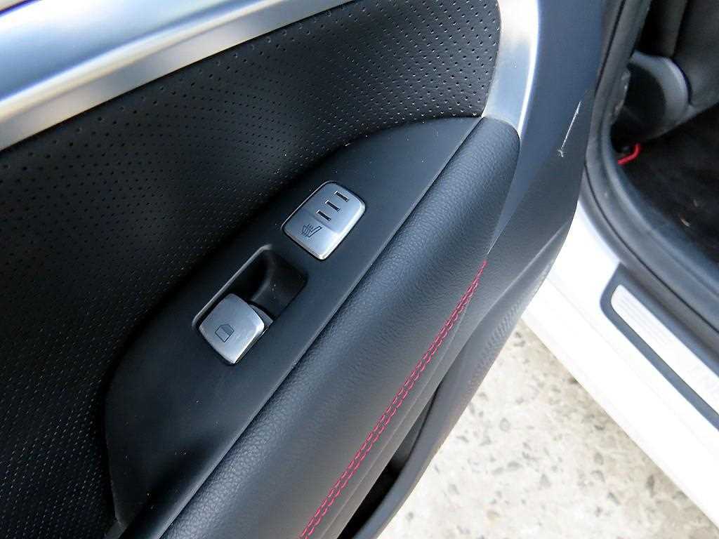 Genesis G70 2018 Blanco - Importación desde Corea - HF Imports Iquique - Foto 17