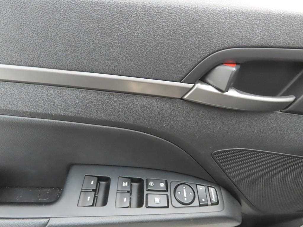 HYUNDAI Avante - Vista 9