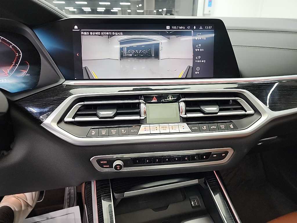 BMW X7 - Vista 10