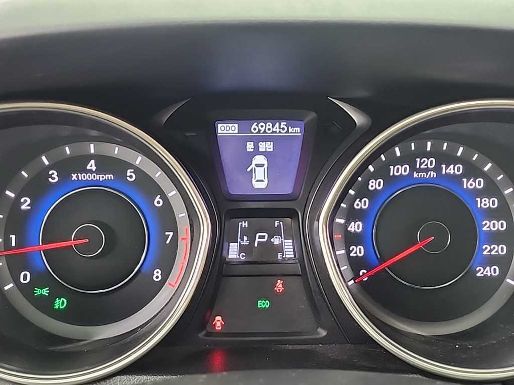 HYUNDAI Avante - Vista 6