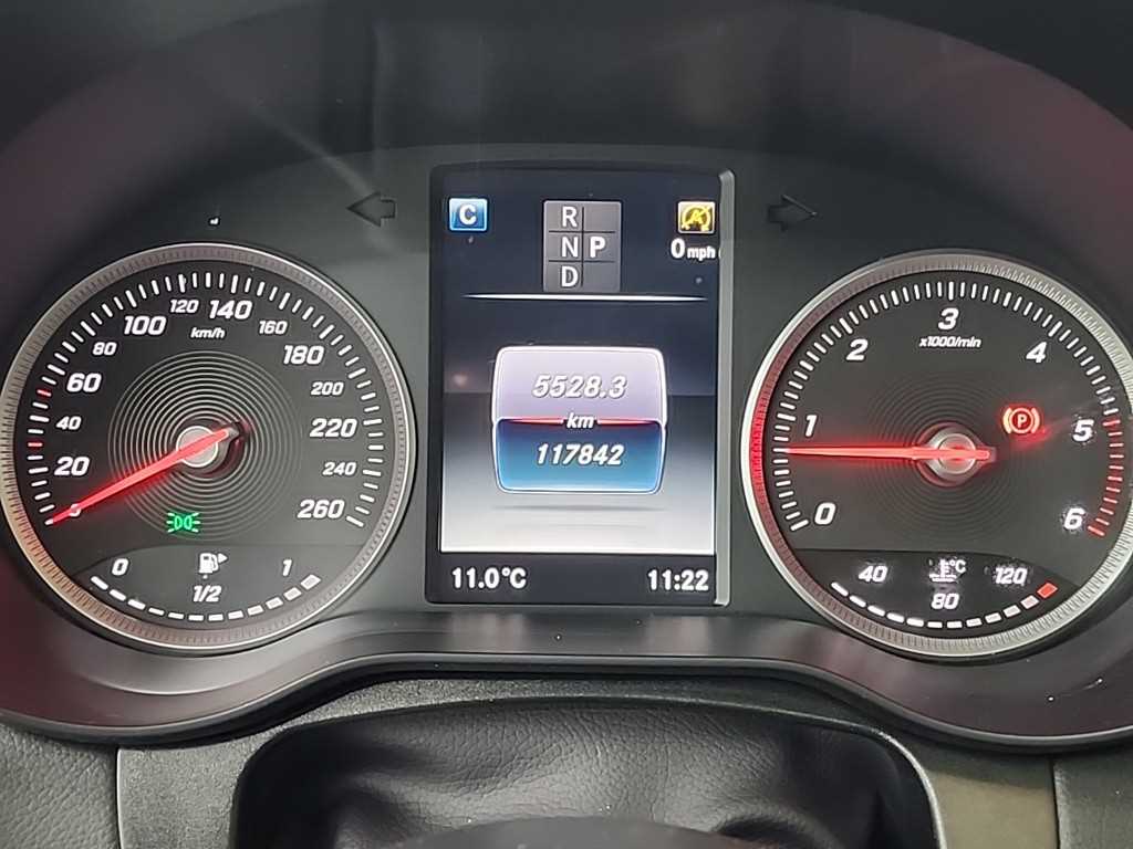 Mercedes Benz GLC Class - Vista 6