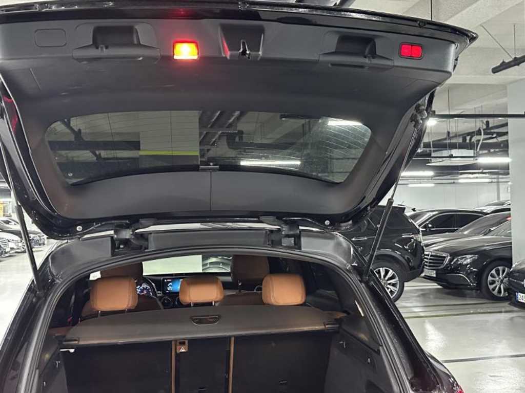 Mercedes Benz GLC Class - Vista 7