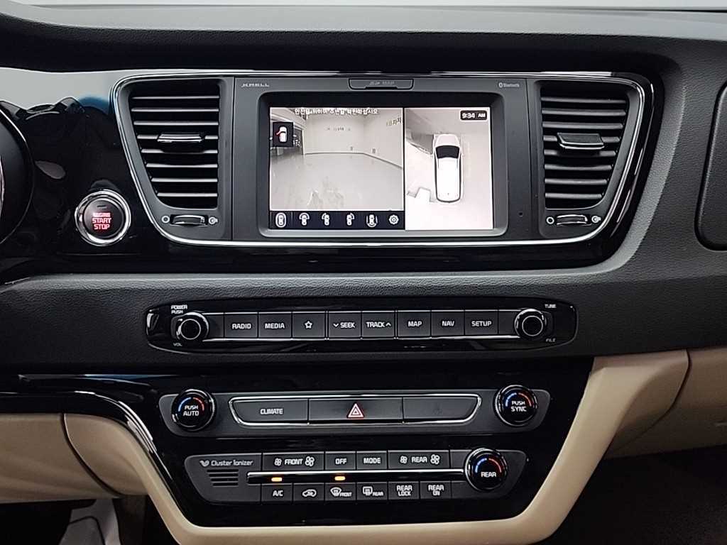 KIA Carnival - Vista 12