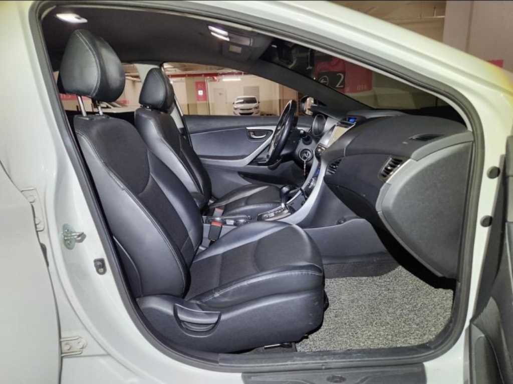 HYUNDAI Avante - Vista 6