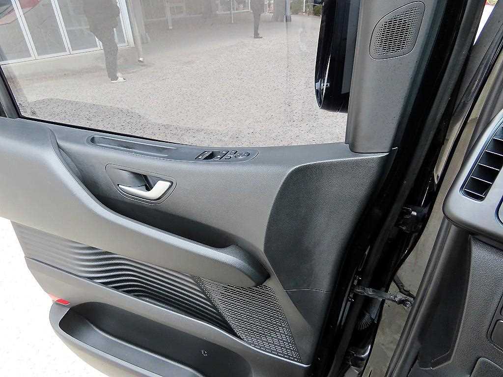 HYUNDAI Staria - Vista 11