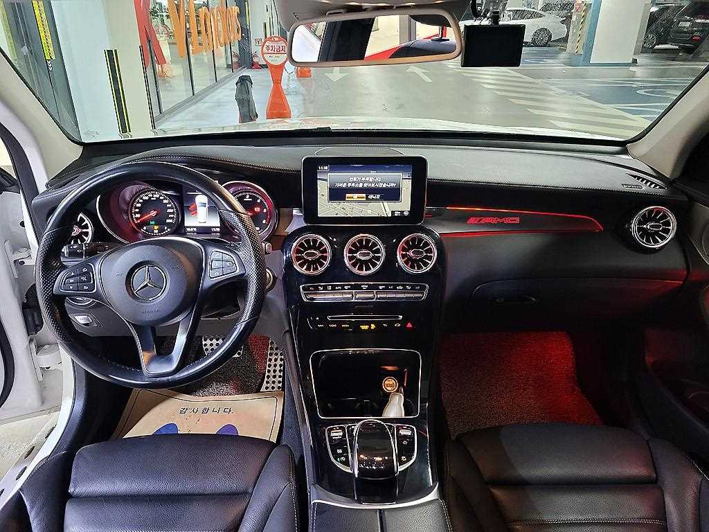 Mercedes Benz GLC Class - Vista 6