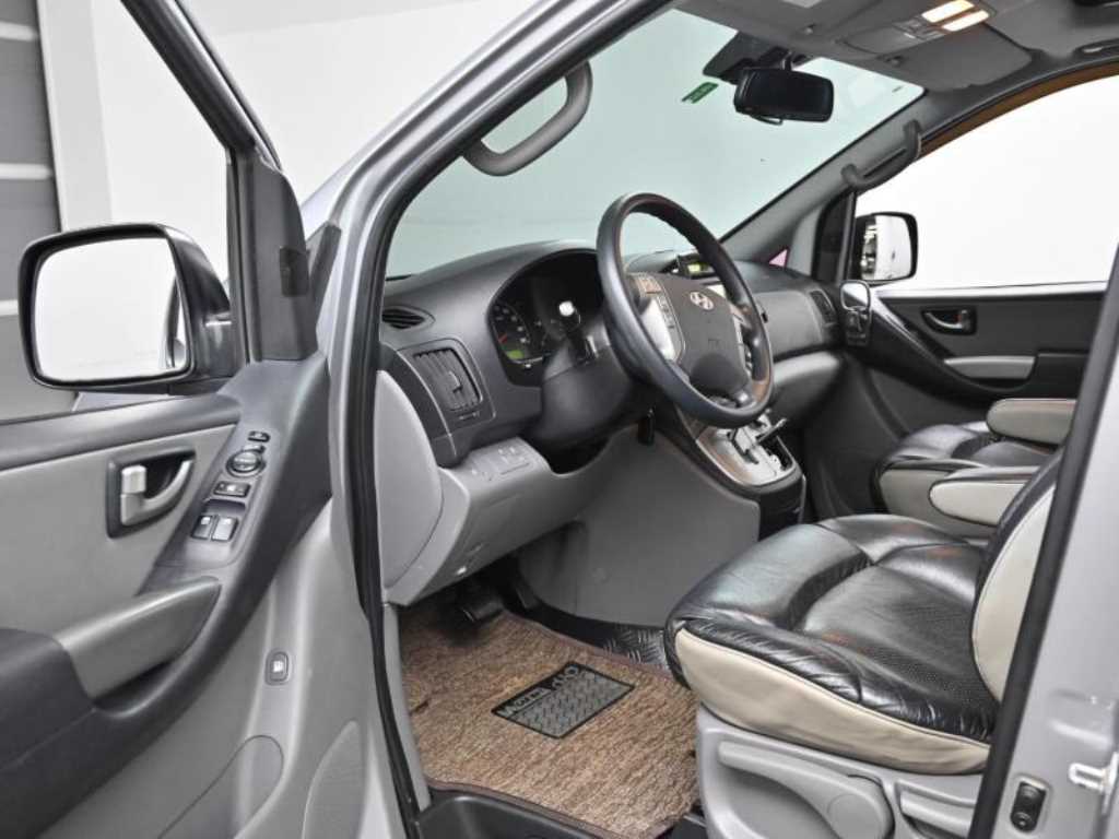 HYUNDAI Starex - Vista 11